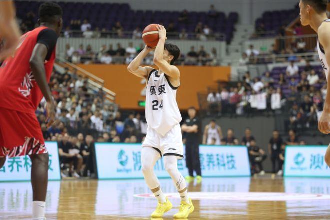 广东全运会男篮大胜美国队！广东两人得分上双不是赵睿和徐杰